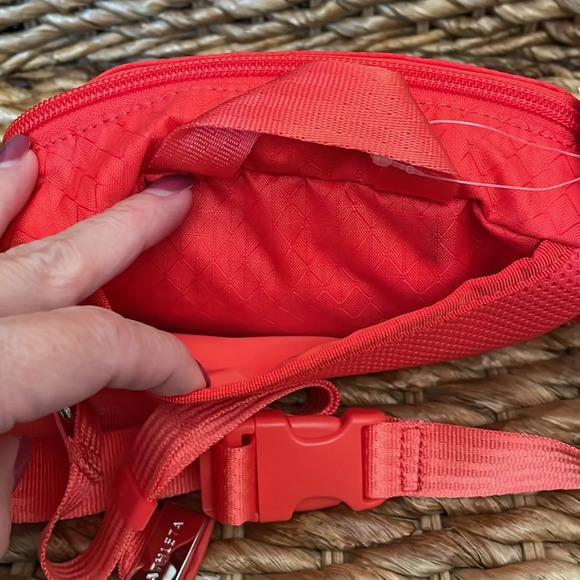 Athleta Excursion Mini Belt Crossbody Bag NWT Orange - Picture 3 of 8